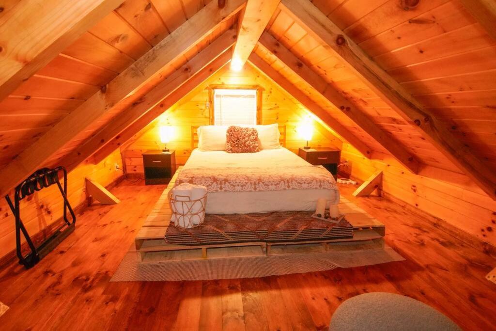 Charming Lakeview Cabin Near Geneva-On-The-Lake! Ashtabula Dış mekan fotoğraf