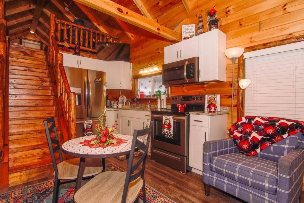 Charming Lakeview Cabin Near Geneva-On-The-Lake! Ashtabula Dış mekan fotoğraf